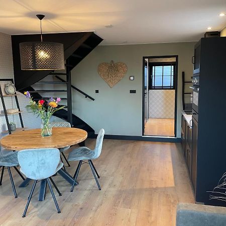 De Heerlykheid Wemeldinge, Vlak Bij Strand En Bos, Ruime Vakantiewoning Met Eigen Patio In De Karakteristieke Dorpsstraat المظهر الخارجي الصورة
