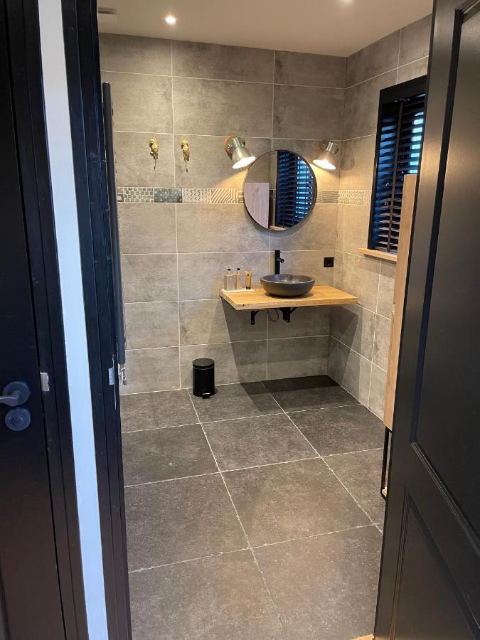 De Heerlykheid Wemeldinge, Vlak Bij Strand En Bos, Ruime Vakantiewoning Met Eigen Patio In De Karakteristieke Dorpsstraat المظهر الخارجي الصورة
