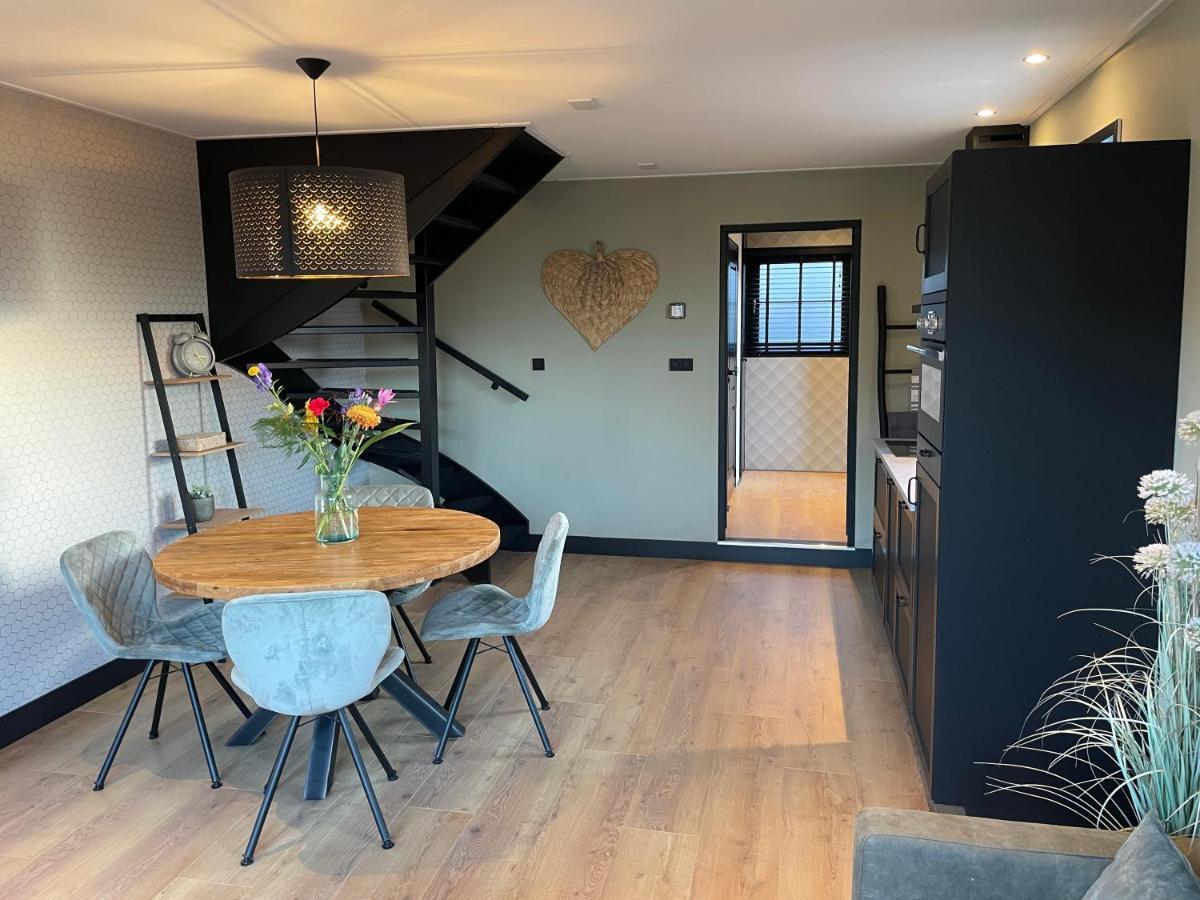 De Heerlykheid Wemeldinge, Vlak Bij Strand En Bos, Ruime Vakantiewoning Met Eigen Patio In De Karakteristieke Dorpsstraat المظهر الخارجي الصورة
